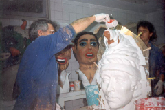 0001_varias_preparacion_carroza